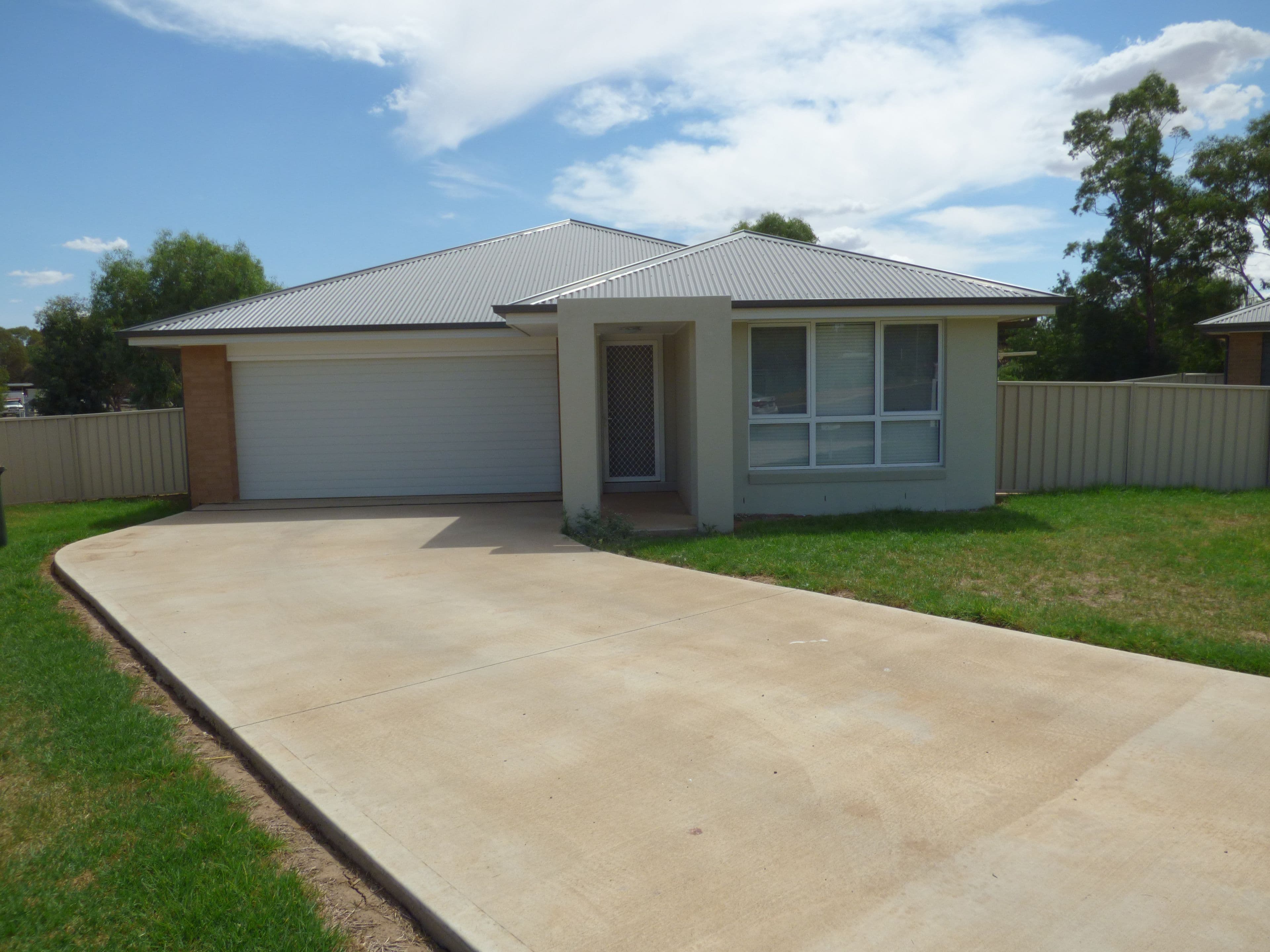 10 John Girdham Place, Forbes - Image 1