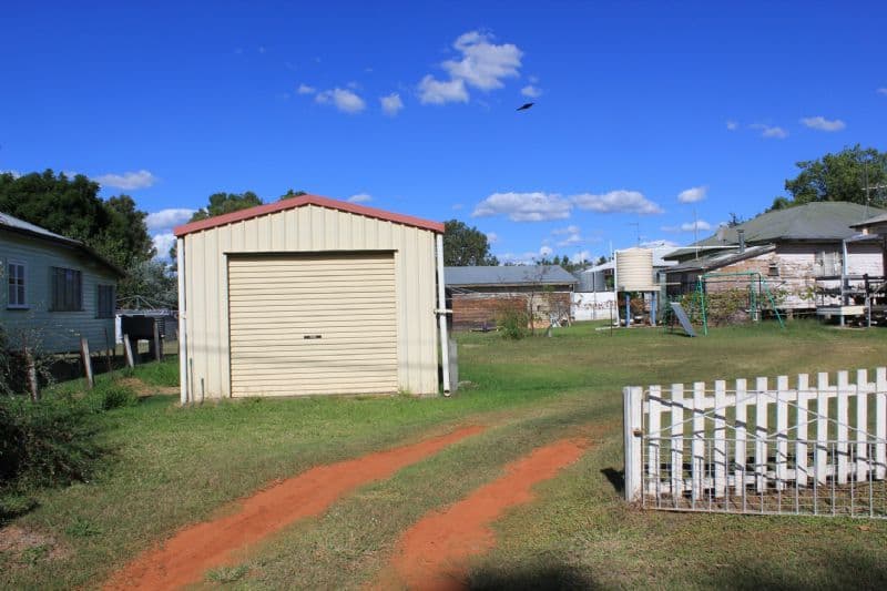 15 Russell Street, CHINCHILLA QLD 4413, Chinchilla - Thumbnail 2