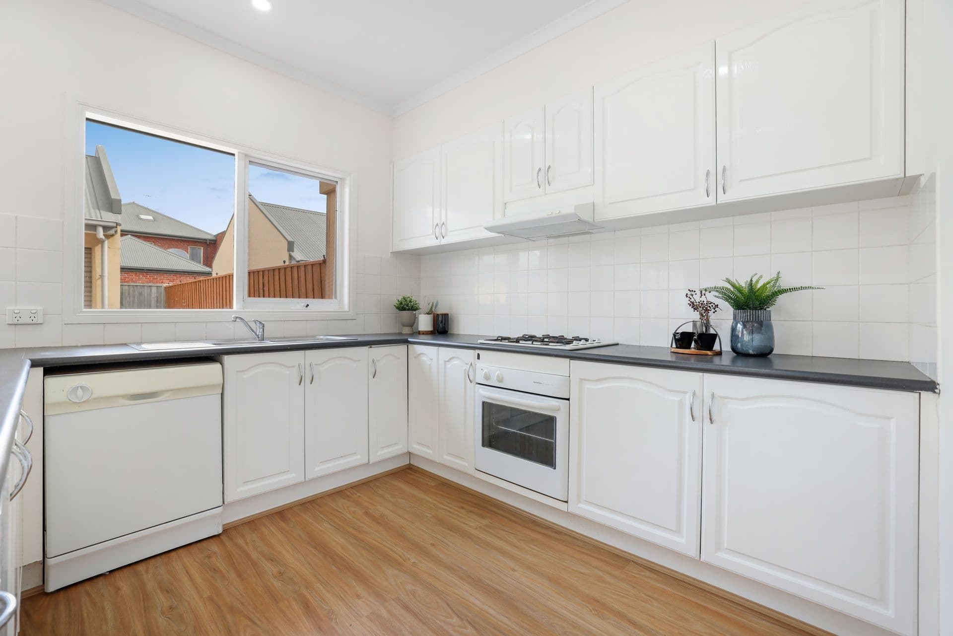 16 Waterford Avenue, Maribyrnong VIC 3032, Maribyrnong - Thumbnail 5