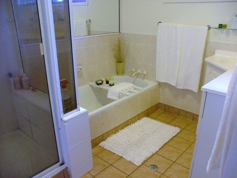 13 Knightsbridge Crescent, ROCHEDALE SOUTH QLD 4123, Rochedale South - Thumbnail 8