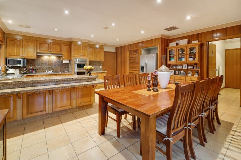 26 Coonawarra Drive, THOMASTOWN VIC 3074, Thomastown - Thumbnail 2