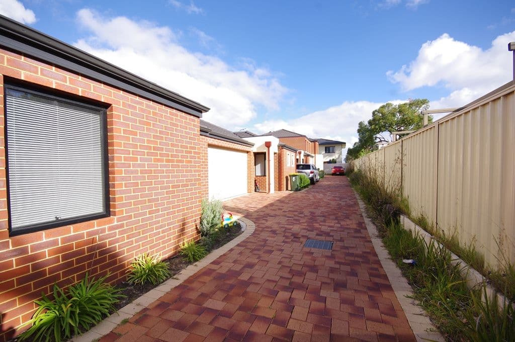 11c Ungaroo Road, WESTMINSTER WA 6061, Westminster - Thumbnail 2