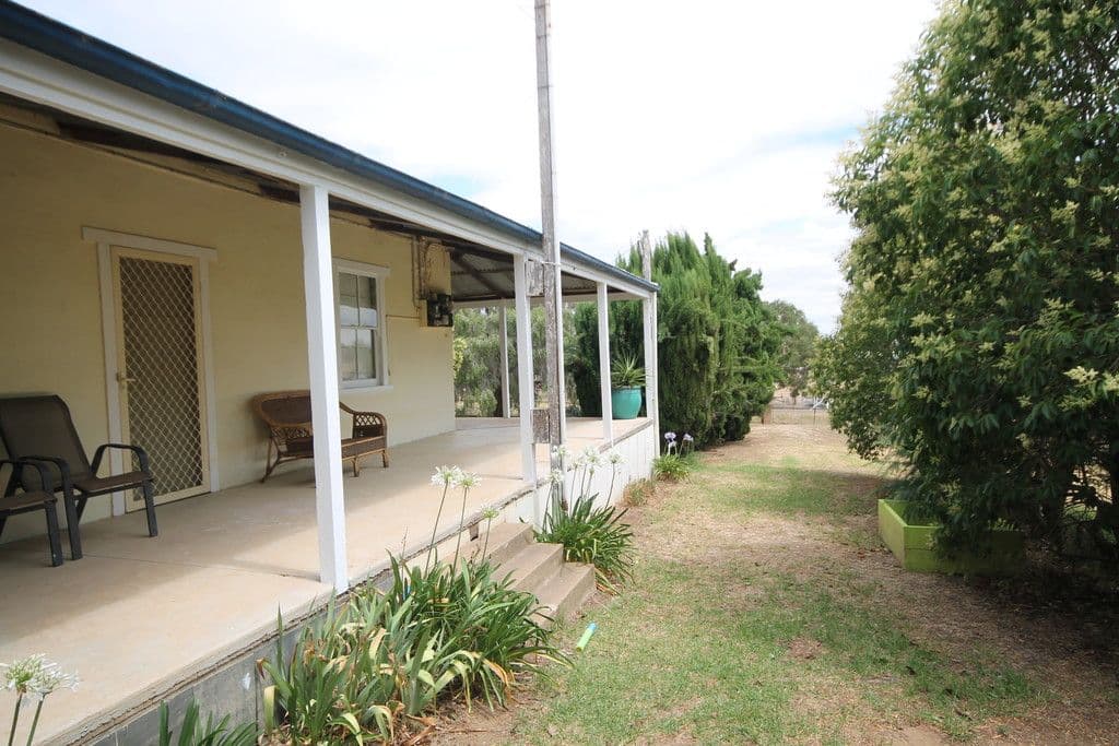 39 Wickham Lane, Young - Image 1