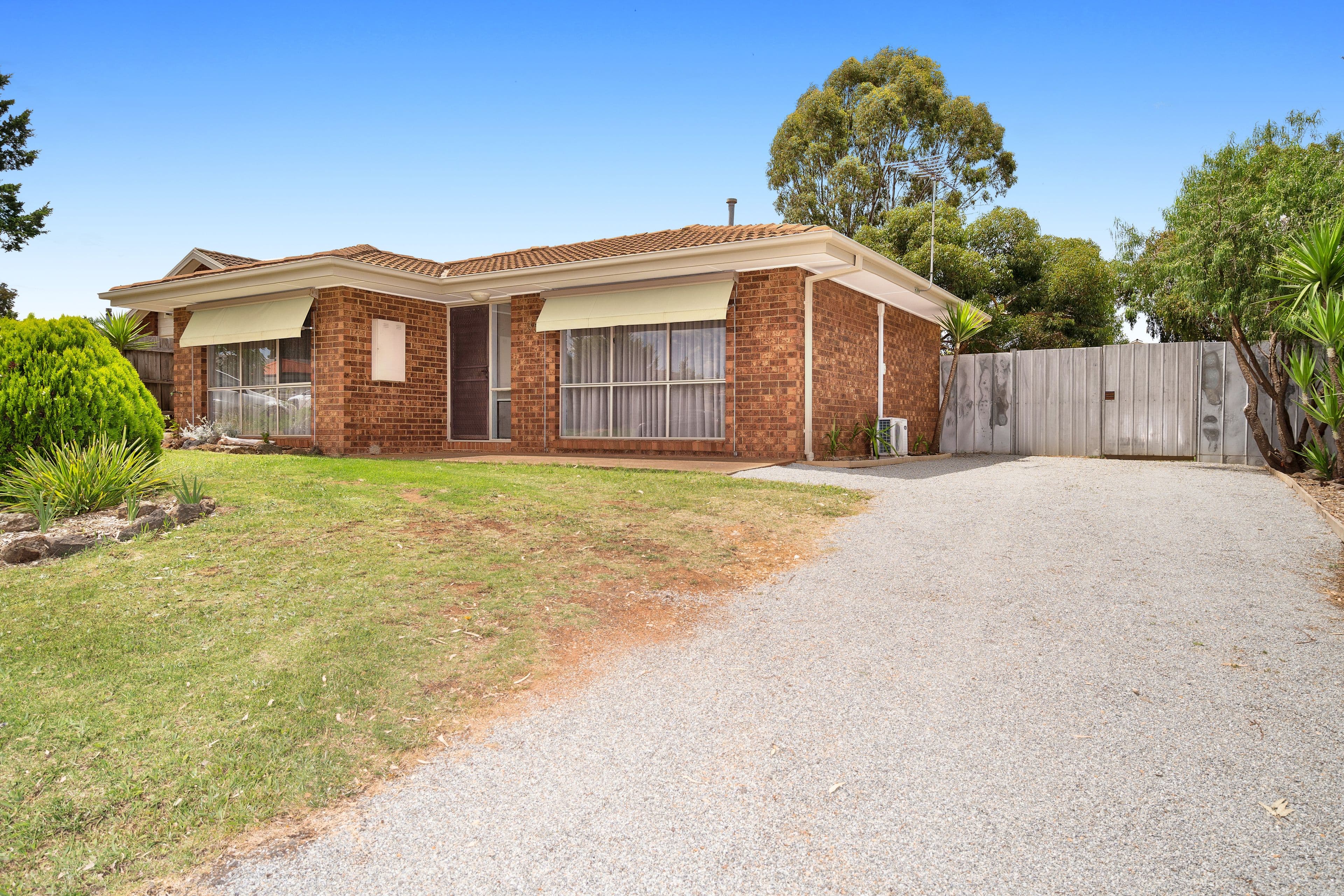 35 Underbank Boulevard, Bacchus Marsh VIC 3340, Bacchus Marsh - Thumbnail 2