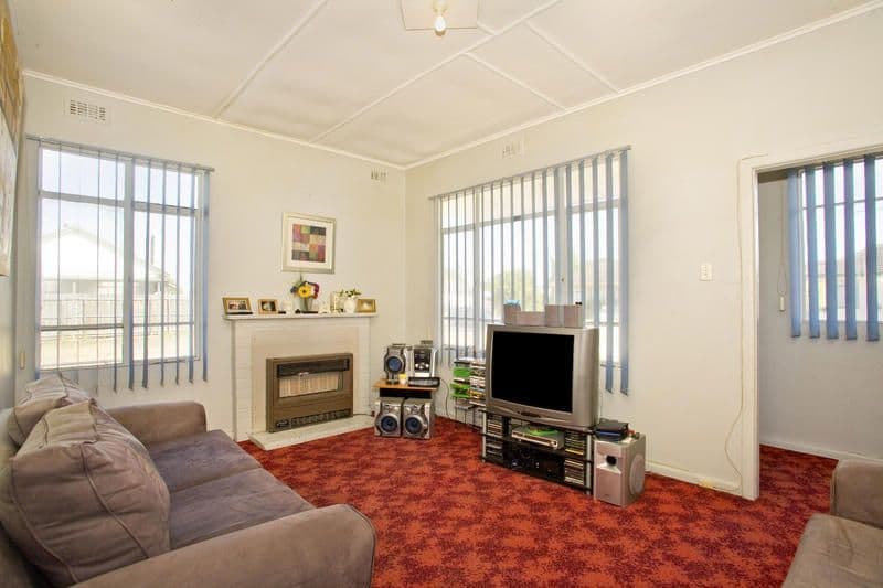 32 Pettitt Crescent, NORLANE VIC 3214, Norlane - Thumbnail 2