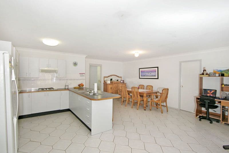 19 Kathleen Court, BERKELEY VALE NSW 2261, Berkeley Vale - Thumbnail 4