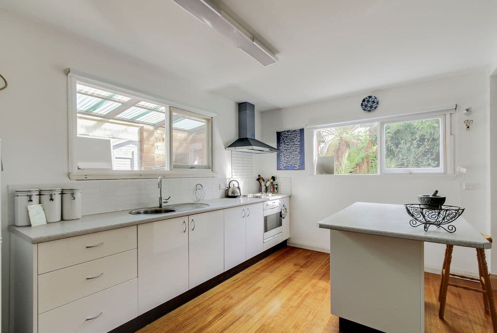 325 Gravelly Beach Road, GRAVELLY BEACH TAS 7276, Gravelly Beach - Thumbnail 2