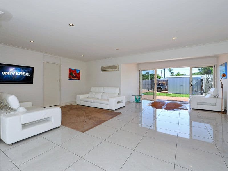 52 Poinciana Boulevard, Broadbeach Waters QLD 4218, Broadbeach Waters - Thumbnail 2