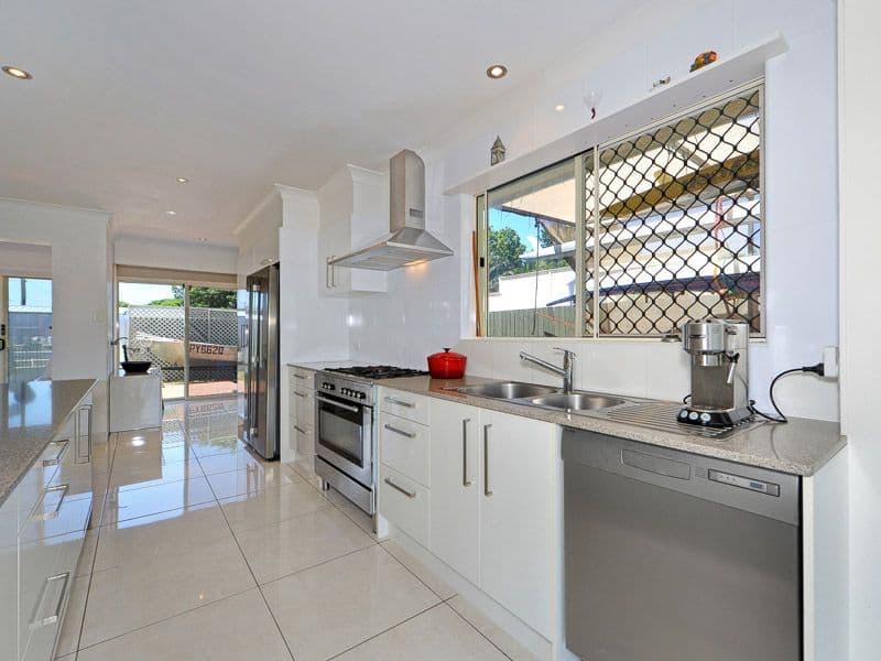 52 Poinciana Boulevard, Broadbeach Waters QLD 4218, Broadbeach Waters - Thumbnail 5