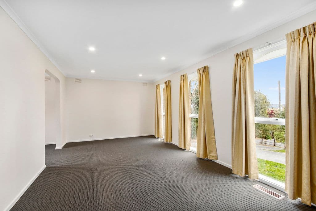 8 Crestway, Lilydale VIC 3140, Lilydale - Thumbnail 2