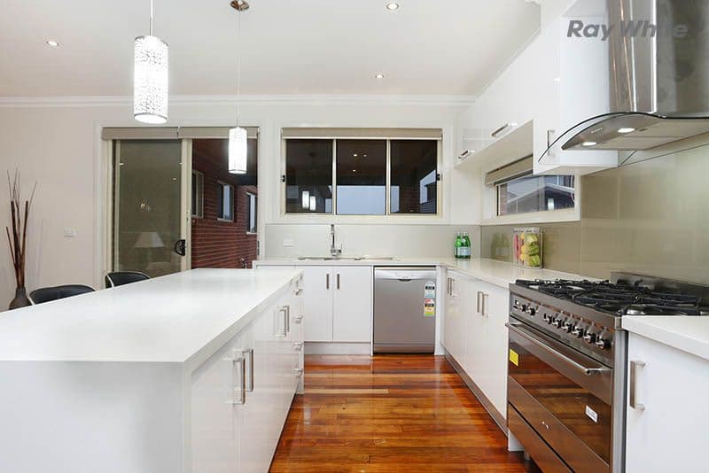 11 Mount Way, CAROLINE SPRINGS VIC 3023, Caroline Springs - Thumbnail 2