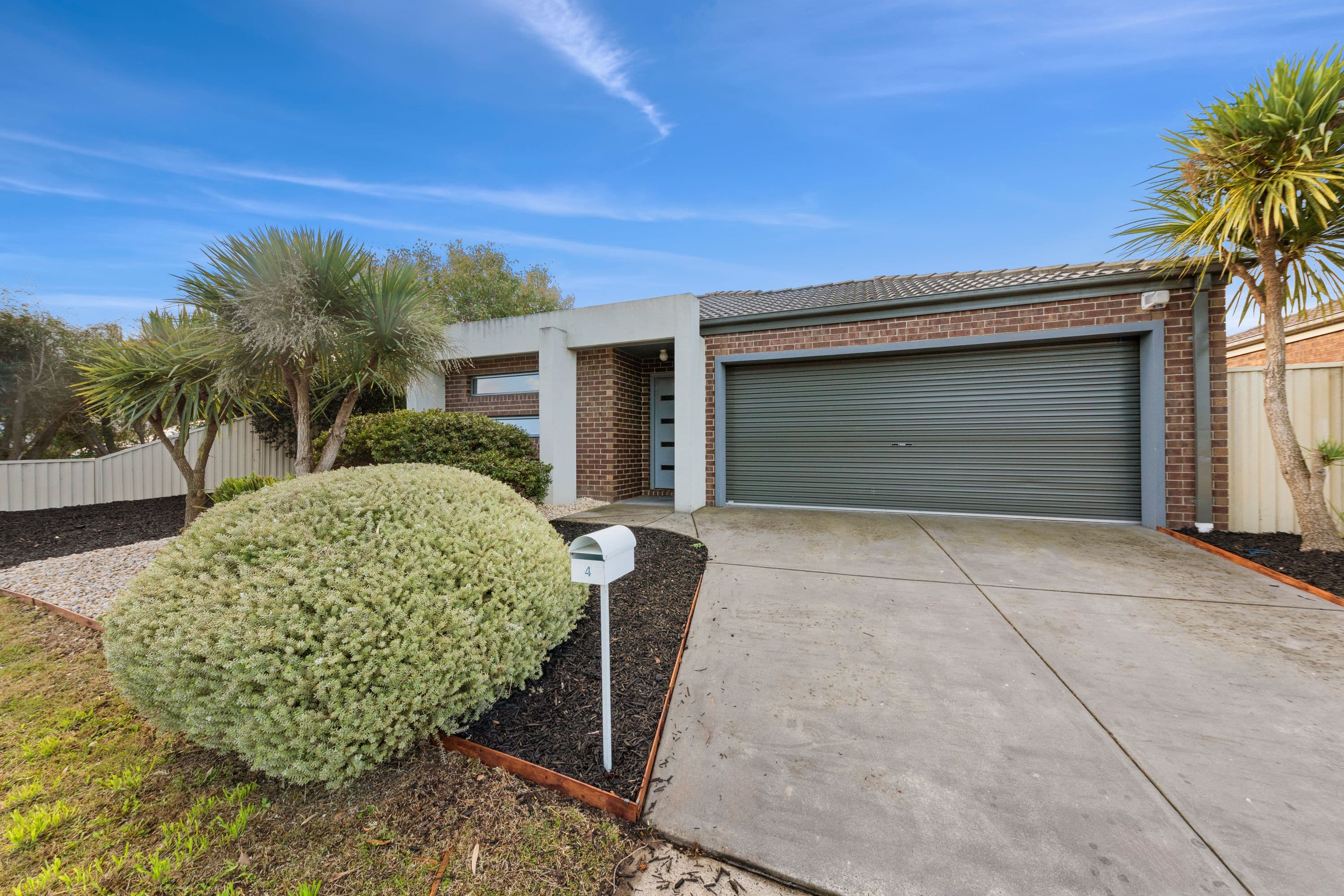 4 Azure Court, Pakenham VIC 3810, Pakenham - Thumbnail 2
