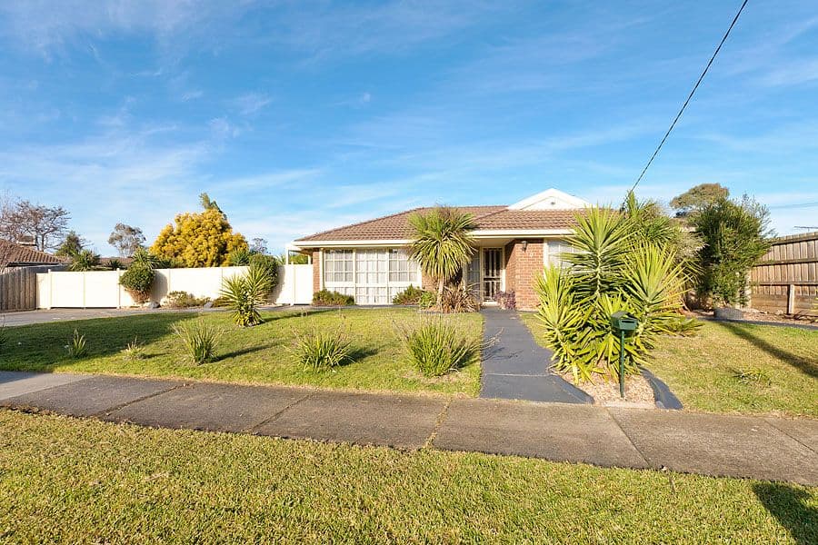17 Axminster Drive, CRAIGIEBURN VIC 3064, Craigieburn - Thumbnail 2