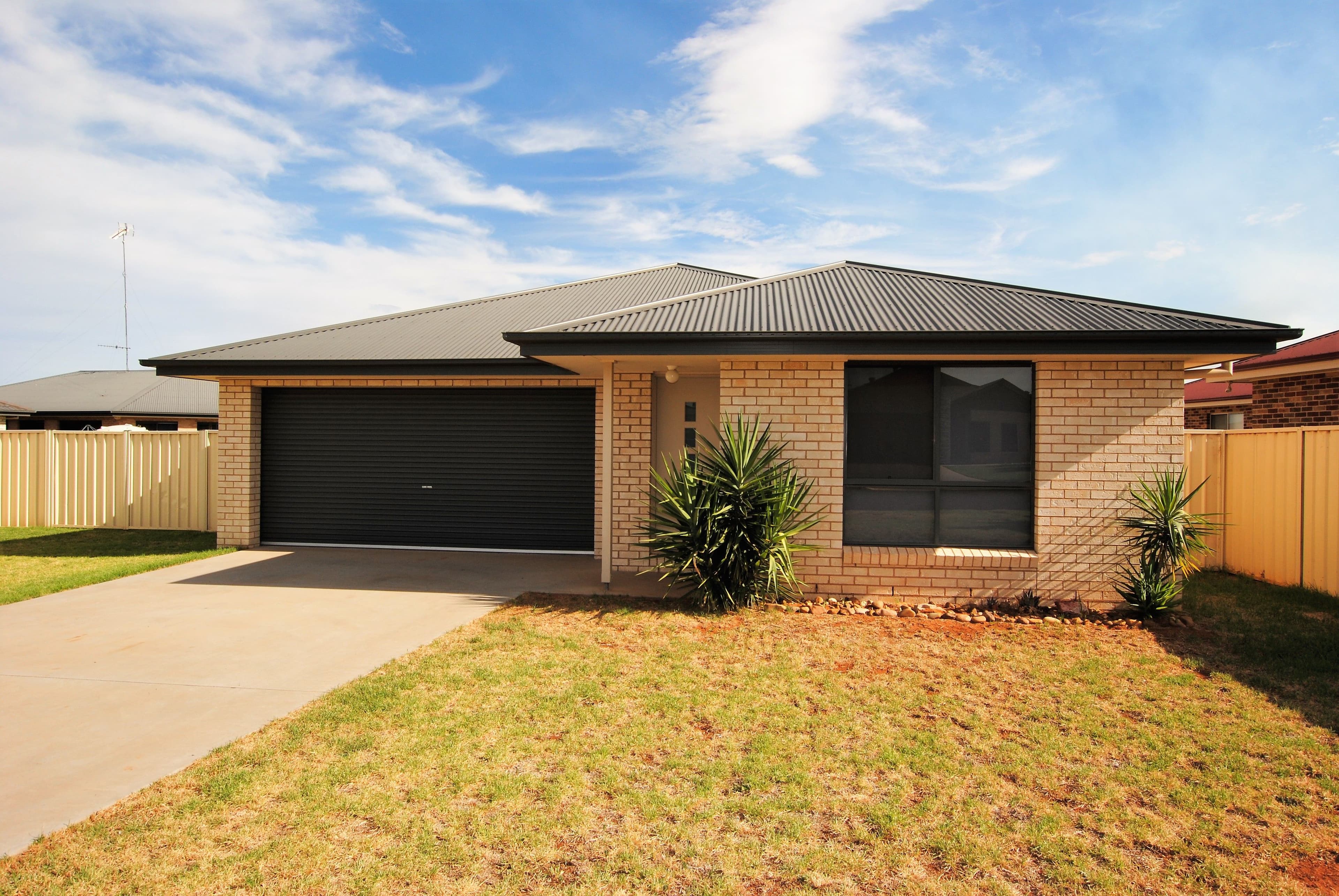 42 Brooks Street, Griffith - Image 1