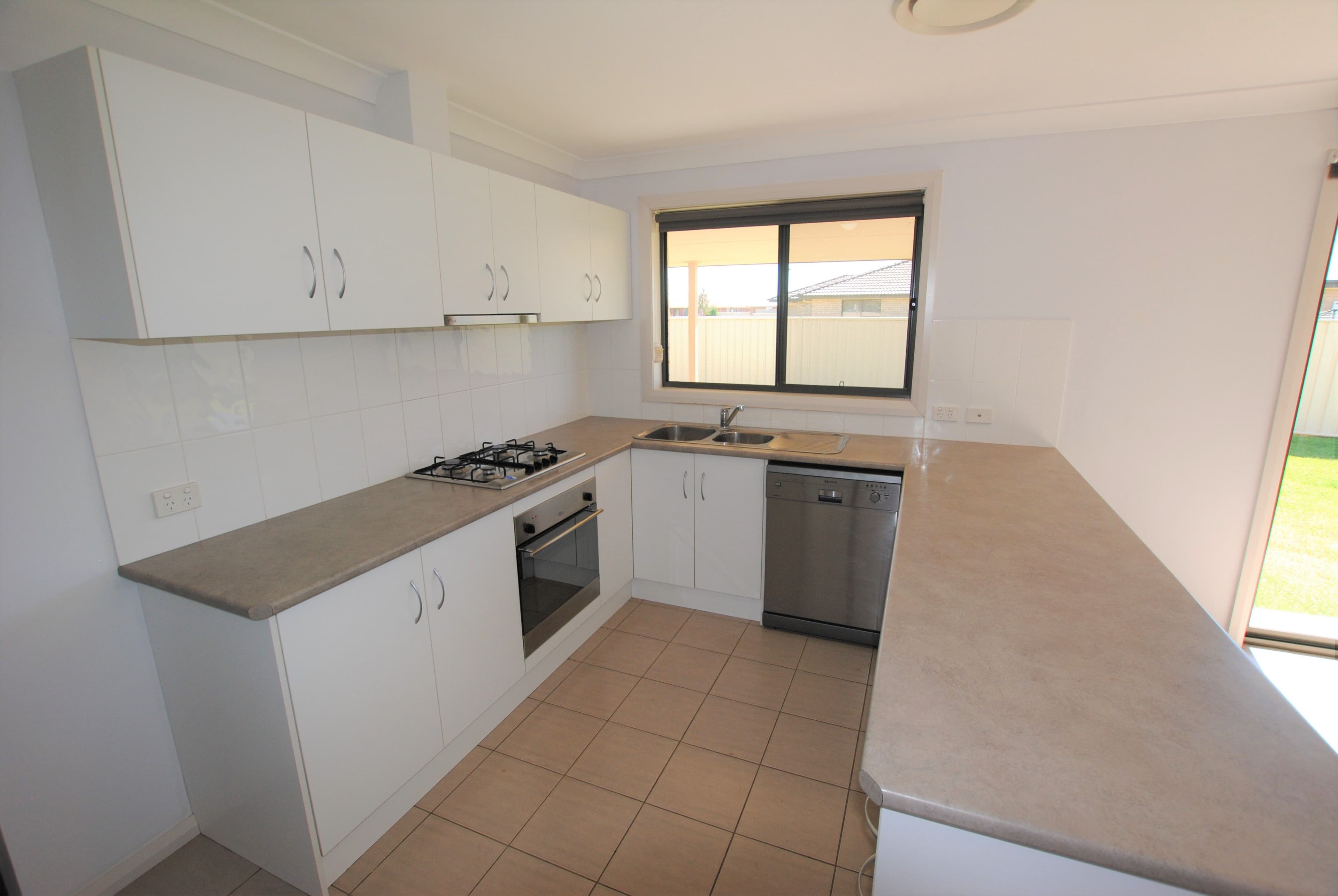 42 Brooks Street, Griffith - Thumbnail 2