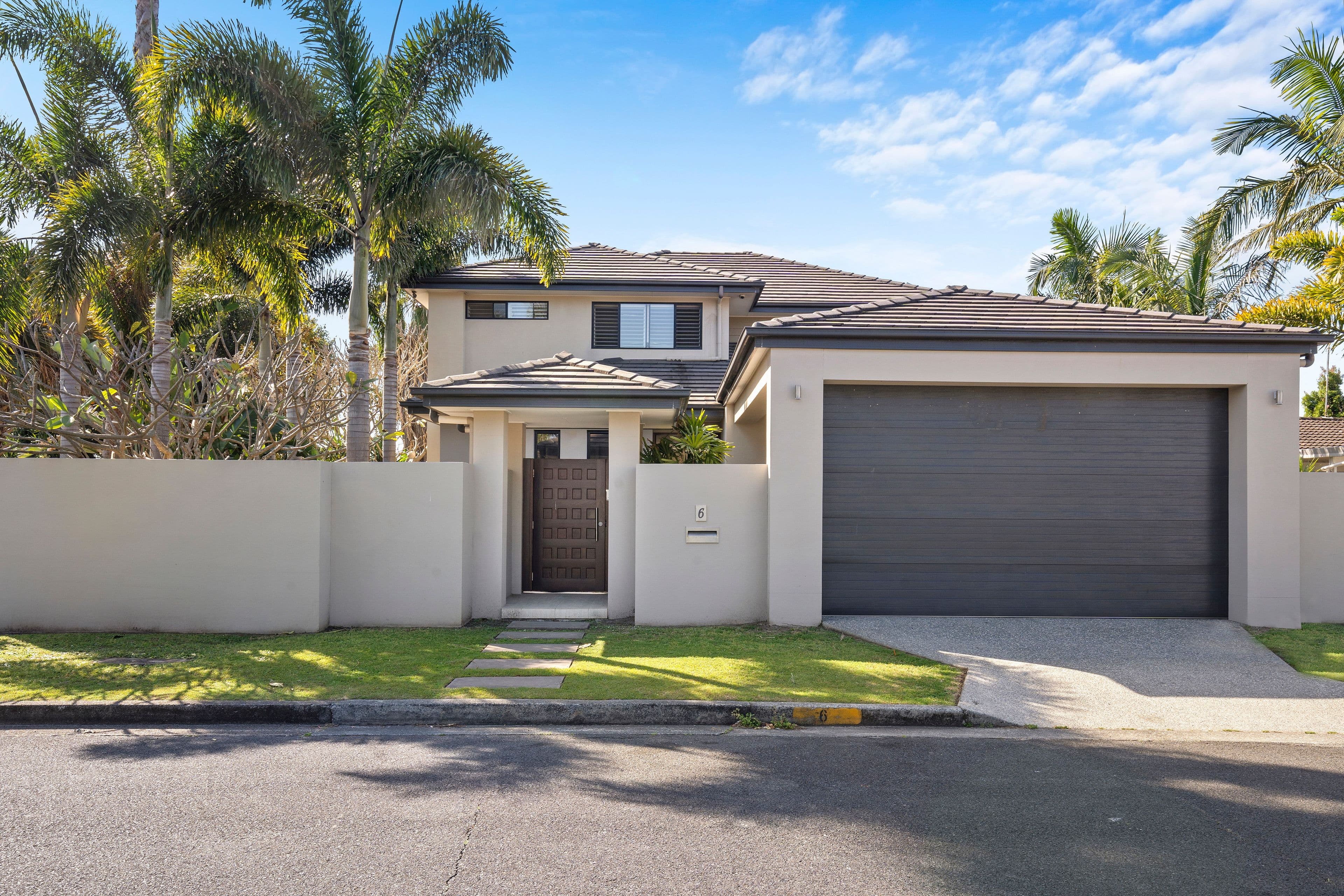 6 Ilkinia Avenue, Broadbeach Waters QLD 4218, Broadbeach Waters - Thumbnail 2