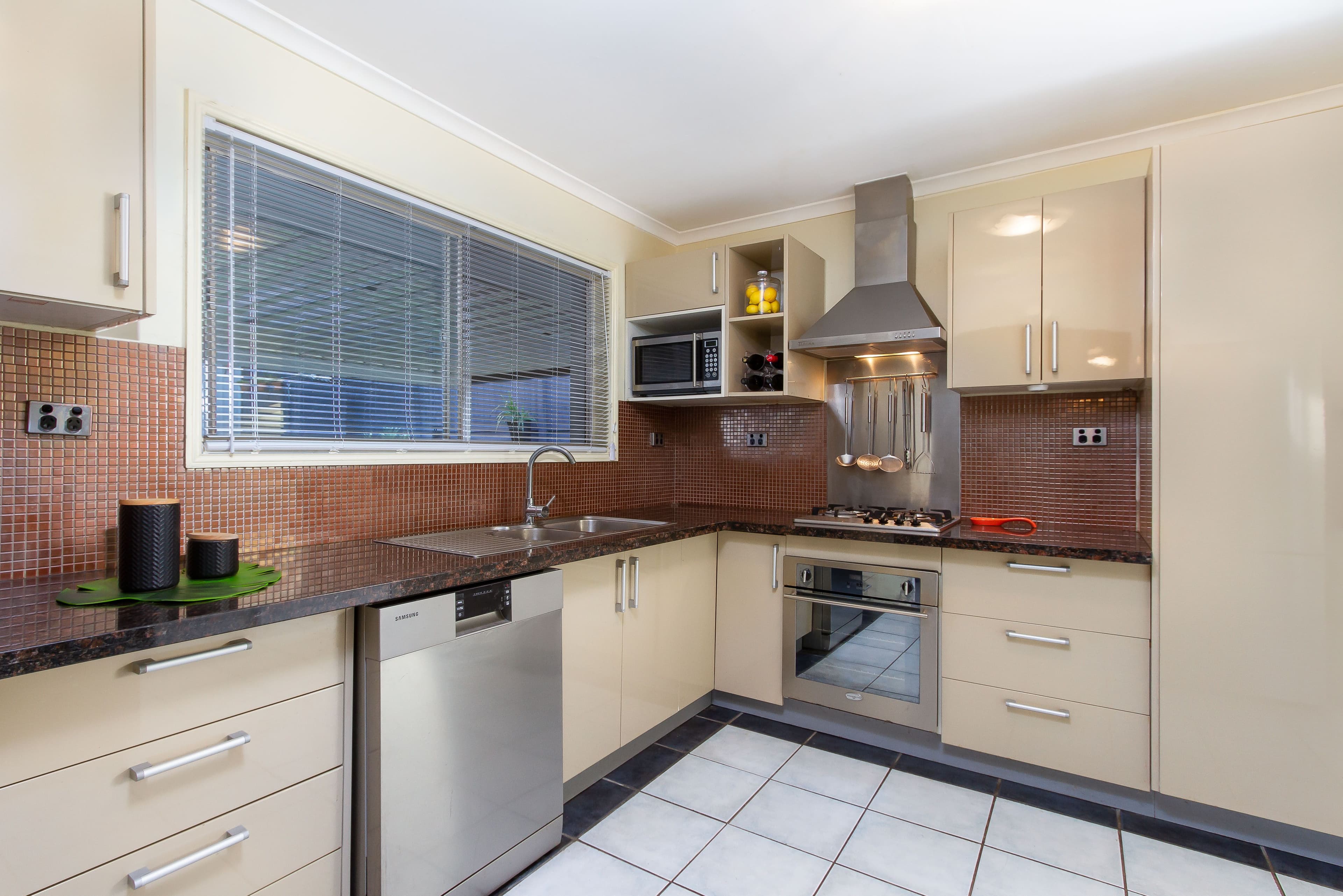 2 Tulip Street, Daisy Hill QLD 4127, Daisy Hill - Thumbnail 4