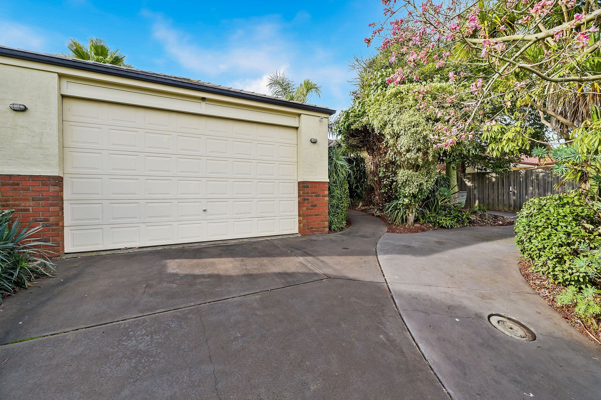 16 John Fisher Drive, Berwick VIC 3806, Berwick - Thumbnail 2