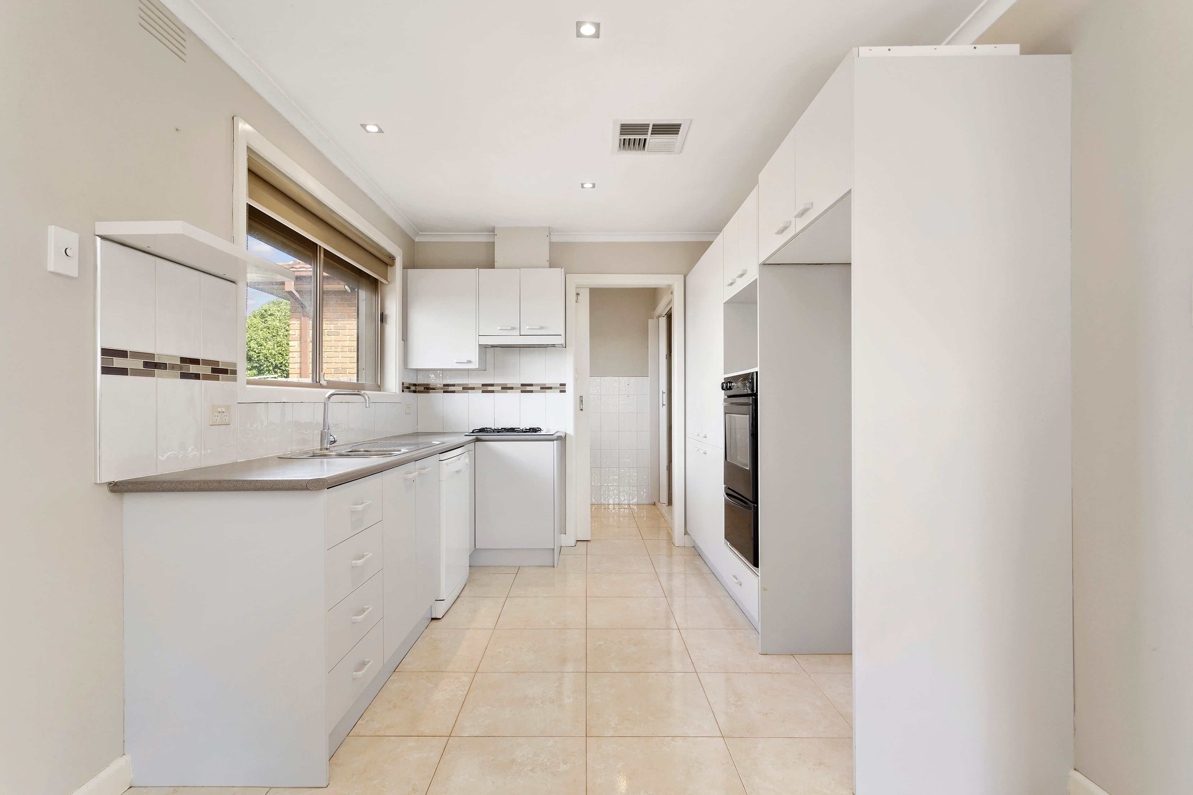 19 Dallas Drive, Lalor VIC 3075, Lalor - Thumbnail 2