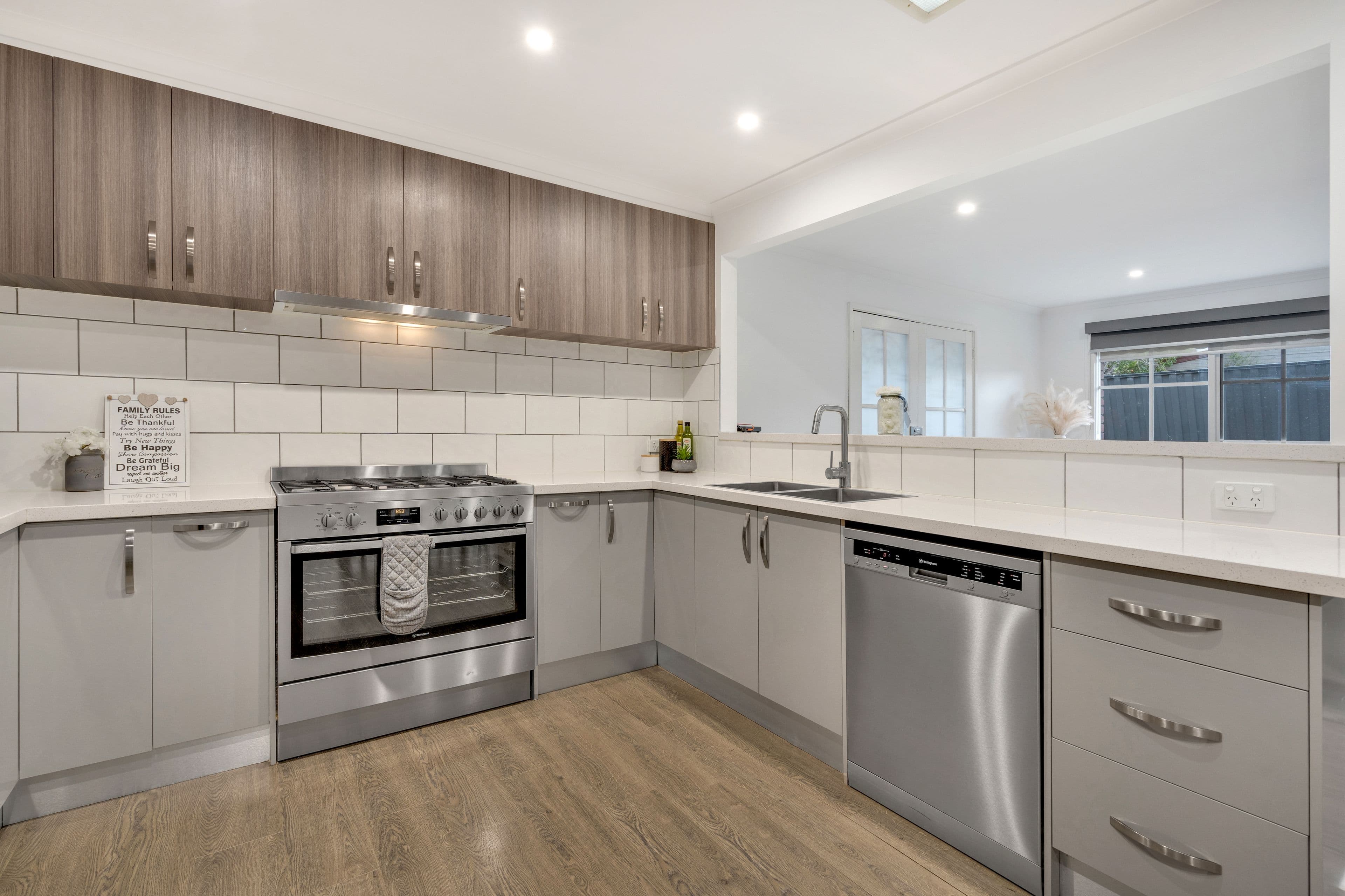 16 Manningtree Parade, Craigieburn VIC 3064, Craigieburn - Thumbnail 5