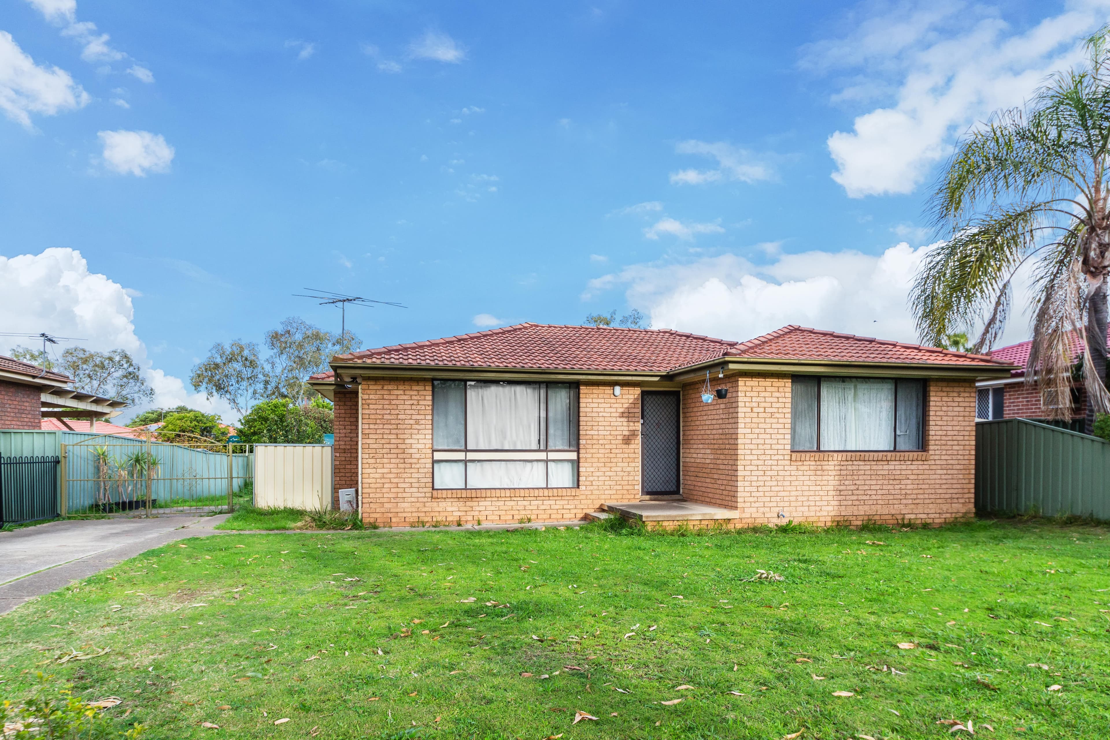 8 Mallory Street, Dean Park - Image 1