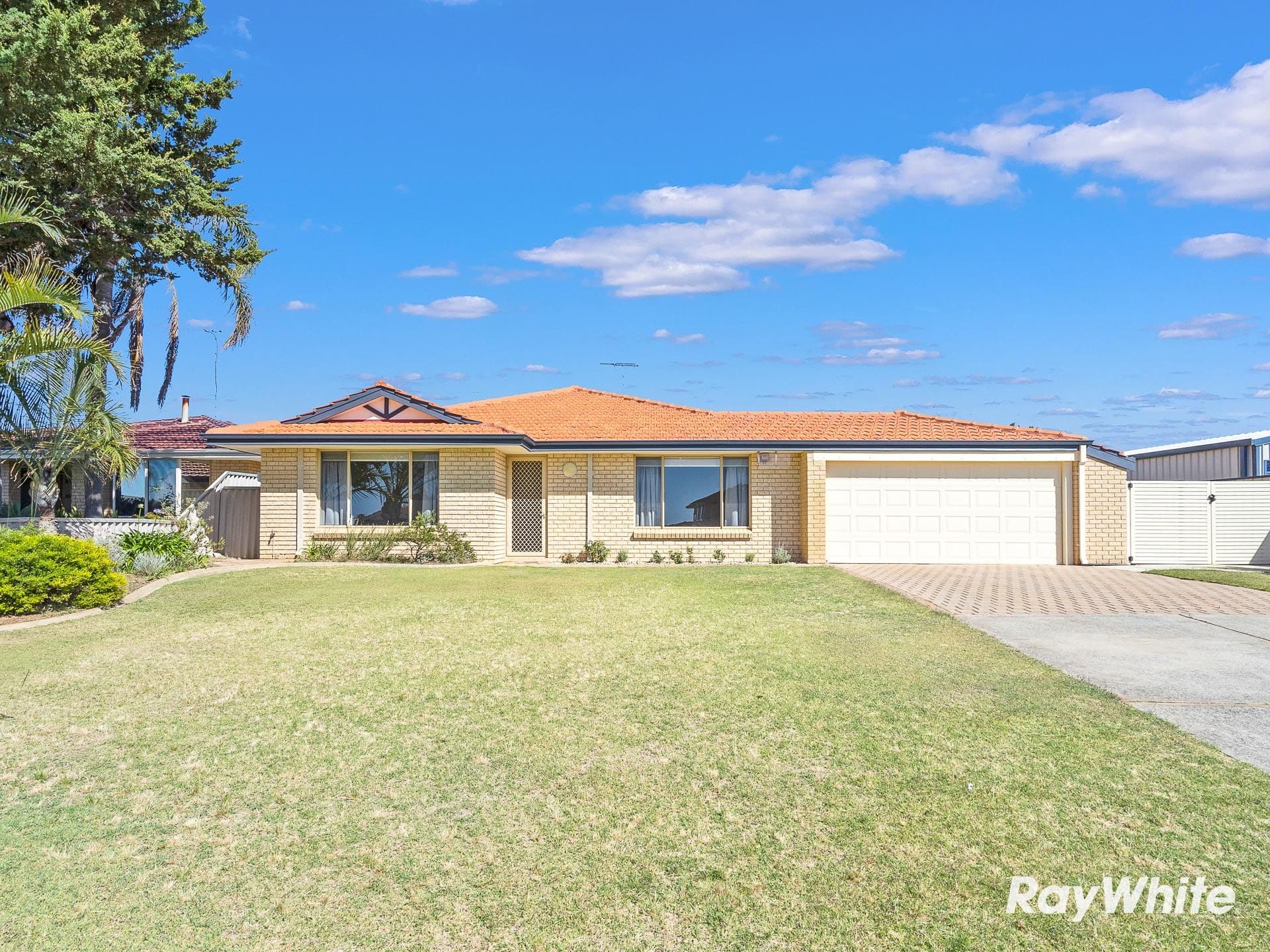 26 Kingfisher Drive, Halls Head WA 6210, Halls Head - Thumbnail 2