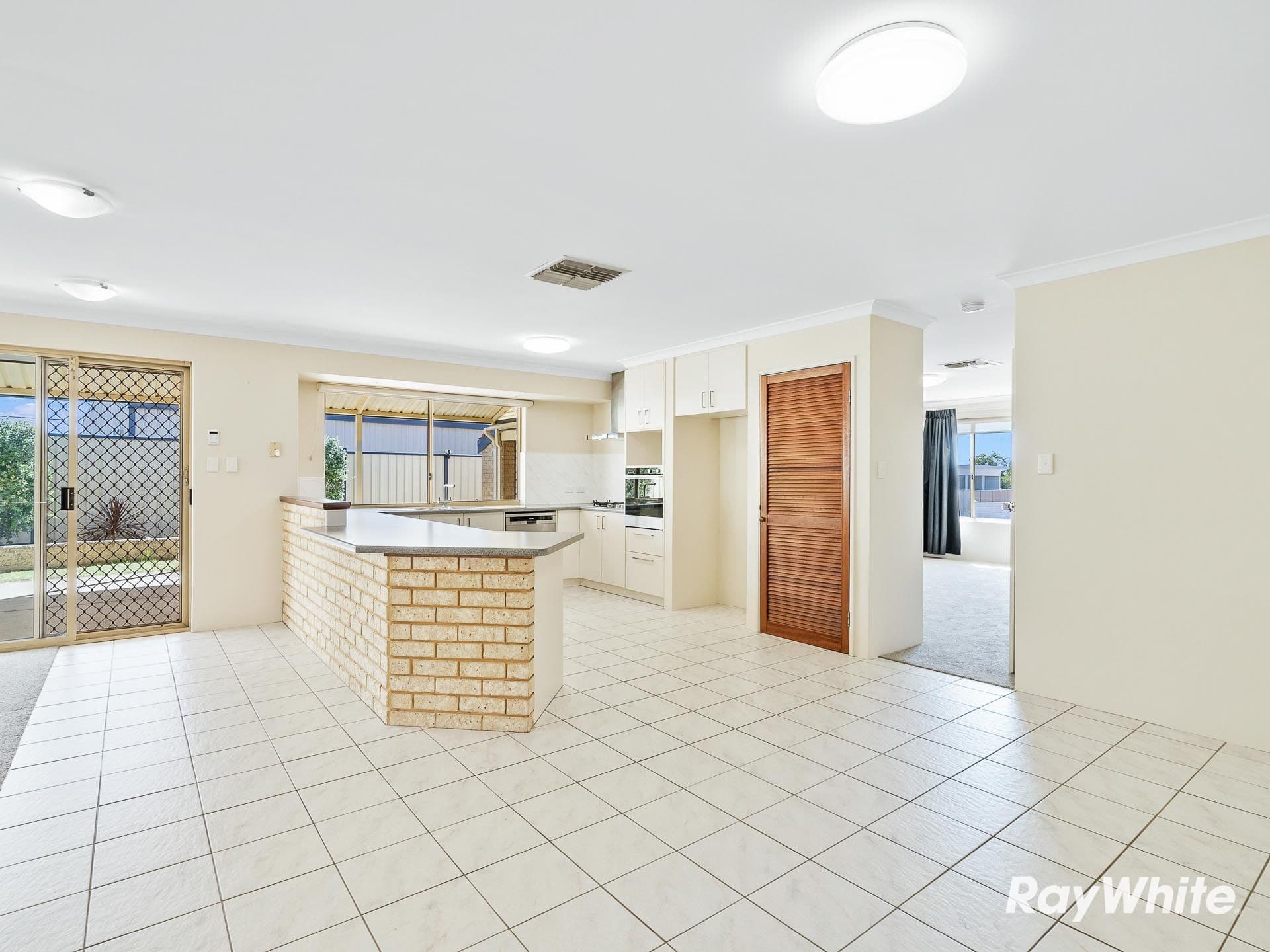 26 Kingfisher Drive, Halls Head WA 6210, Halls Head - Thumbnail 3