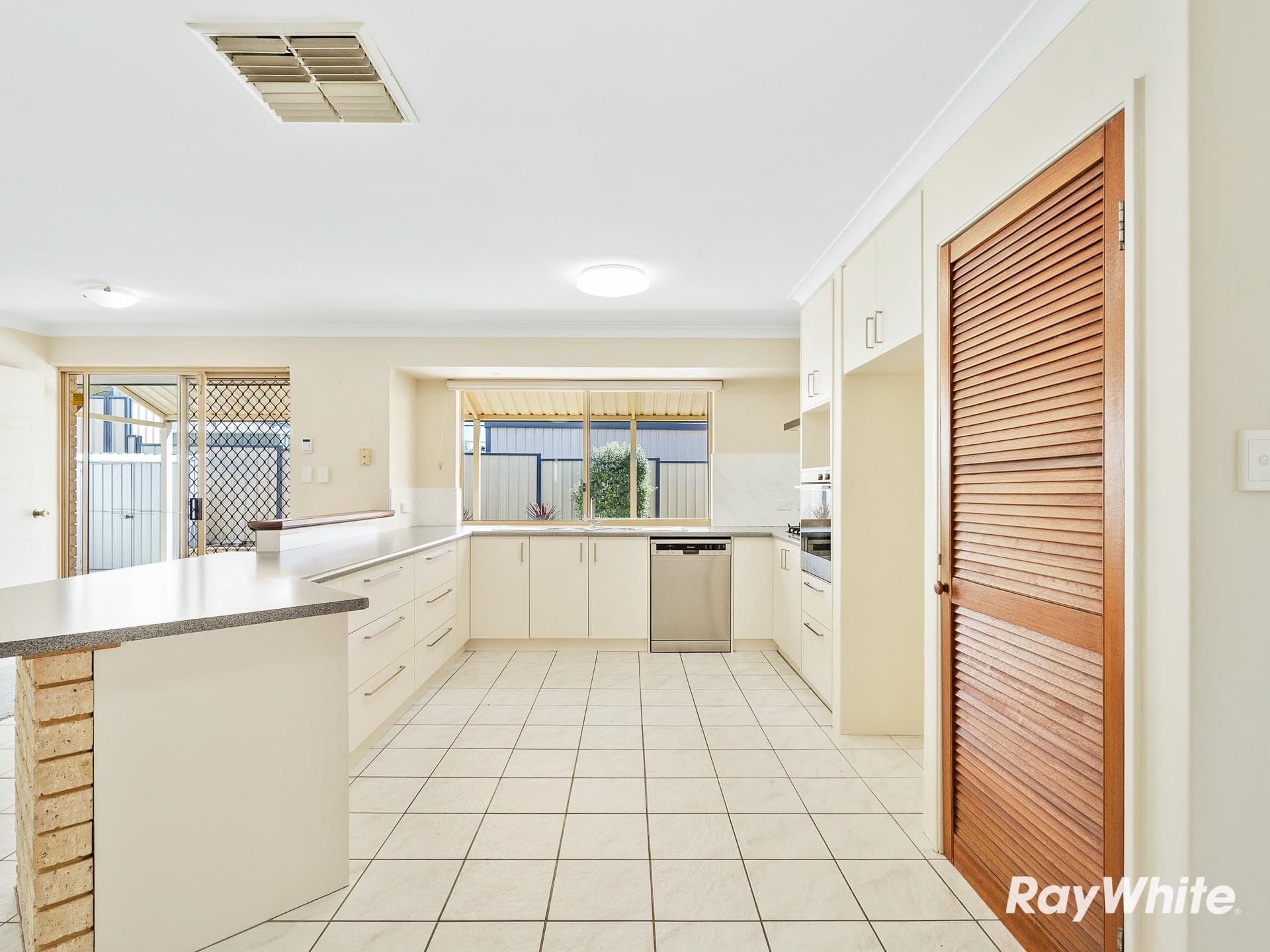 26 Kingfisher Drive, Halls Head WA 6210, Halls Head - Thumbnail 4