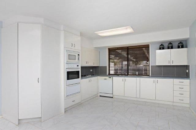 27 Canberra Avenue, HOPPERS CROSSING VIC 3029, Hoppers Crossing - Thumbnail 2