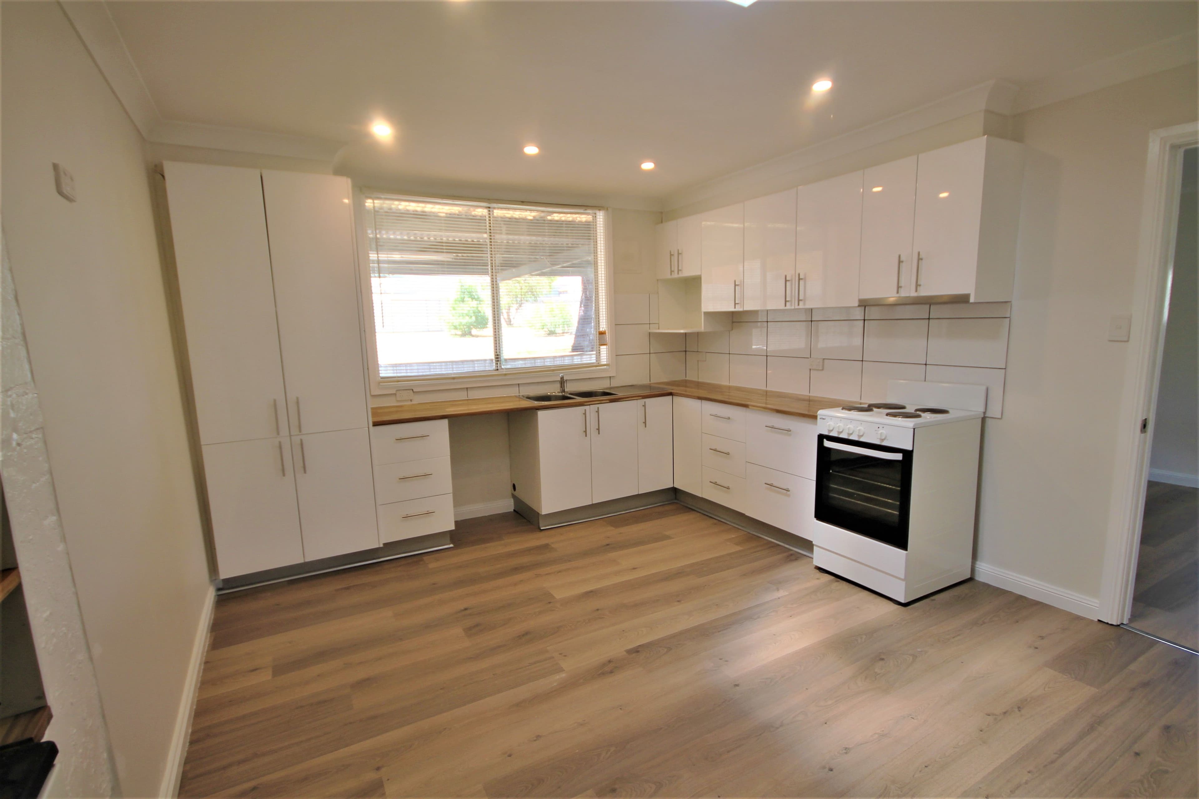 81 Edwards Street, Young - Thumbnail 2