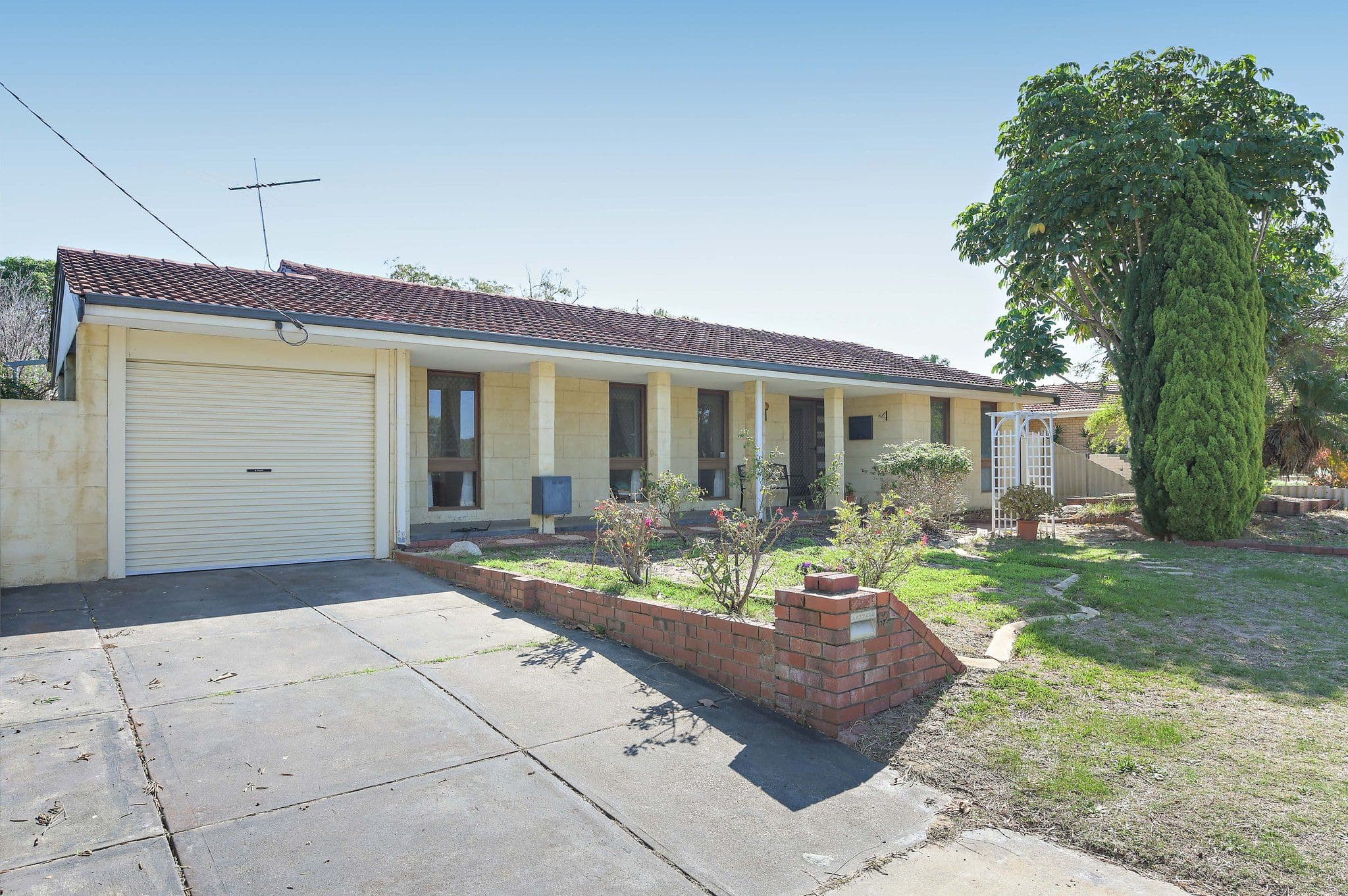 52 Glyndebourne Avenue, Thornlie WA 6108, Thornlie - Image 1