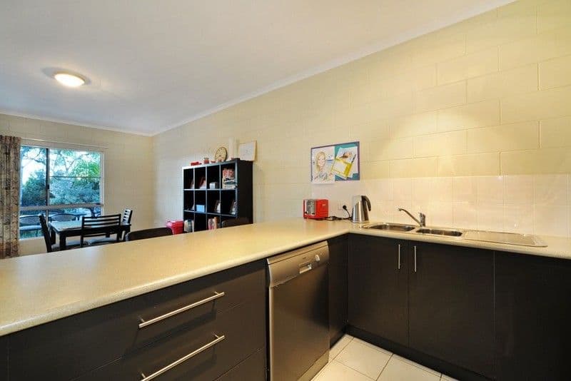 33 Macarthur Drive, CANNONVALE QLD 4802, Cannonvale - Thumbnail 2
