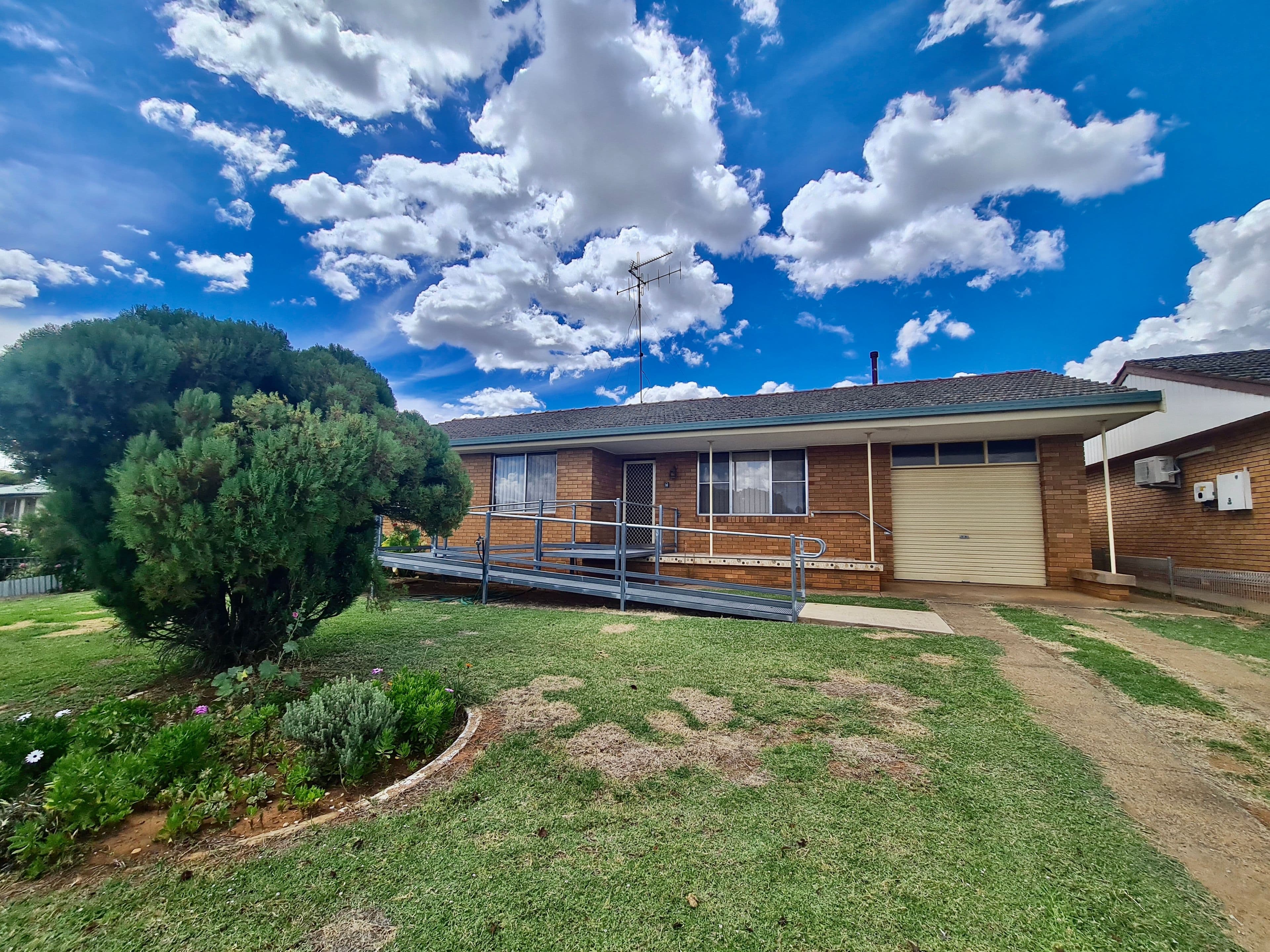 16 Downes Crescent, Parkes NSW 2870, Parkes - Image 1