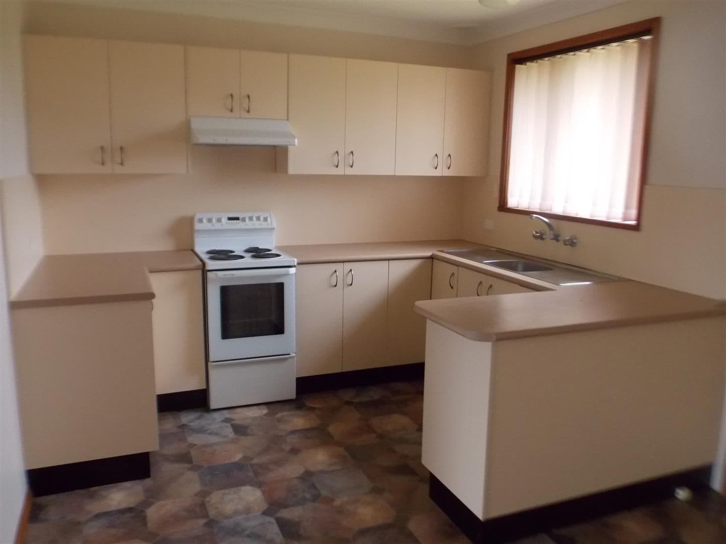 16 Downes Crescent, Parkes NSW 2870, Parkes - Thumbnail 2