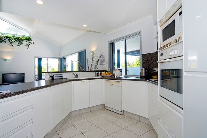 104 Sundance Way, RUNAWAY BAY QLD 4216, Runaway Bay - Thumbnail 4