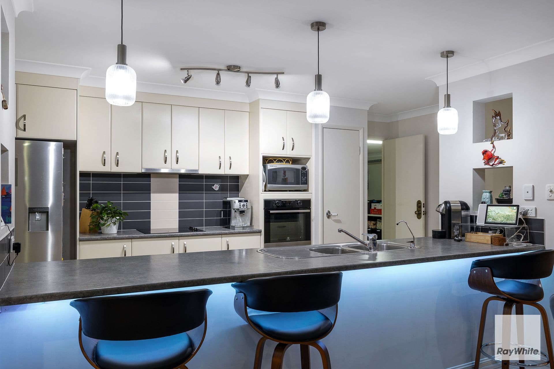 16 Fiddlewood Street, Victoria Point QLD 4165, Victoria Point - Thumbnail 2