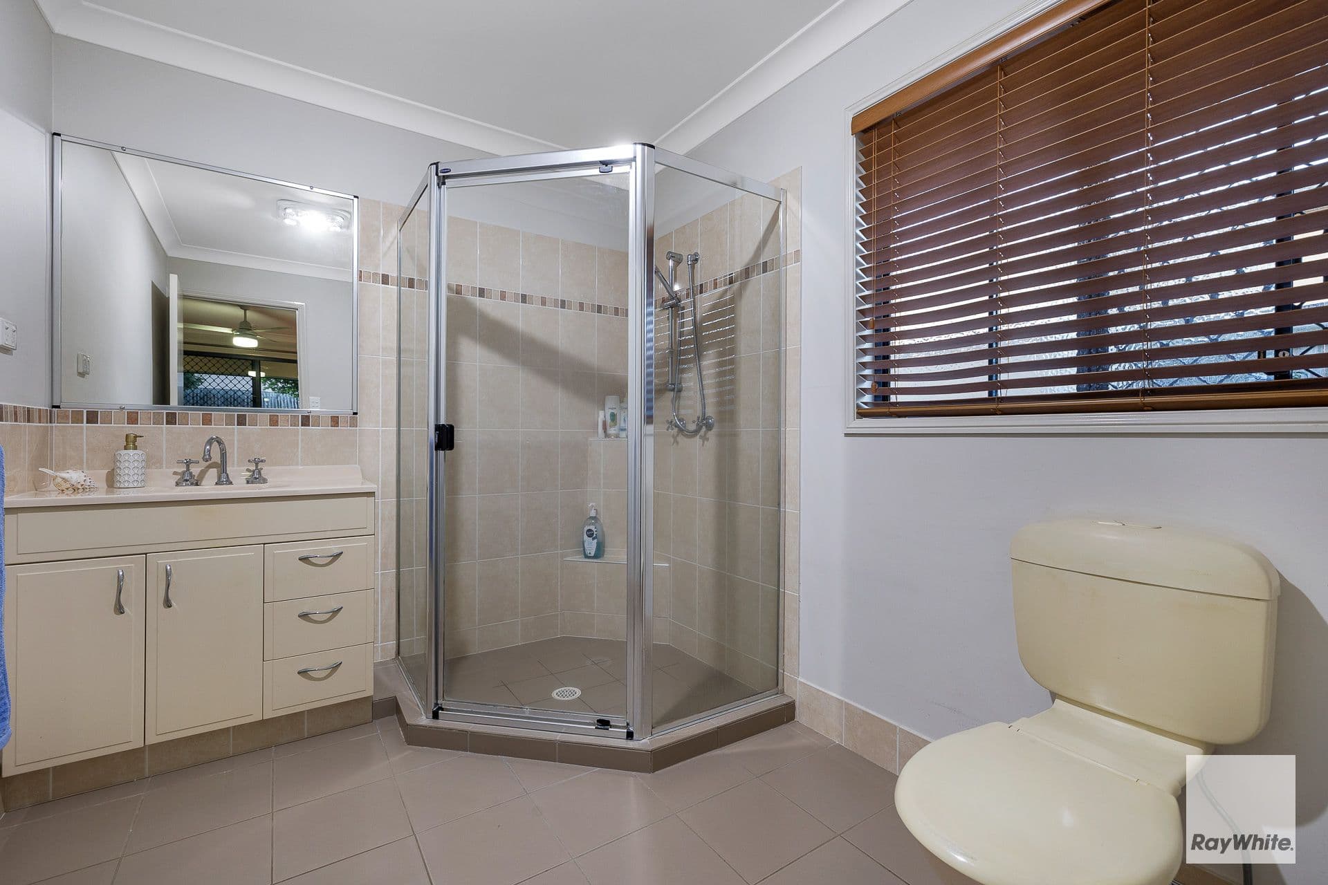 16 Fiddlewood Street, Victoria Point QLD 4165, Victoria Point - Thumbnail 7