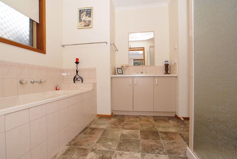 10 Lemnian Court, LANGWARRIN VIC 3910, Langwarrin - Thumbnail 7