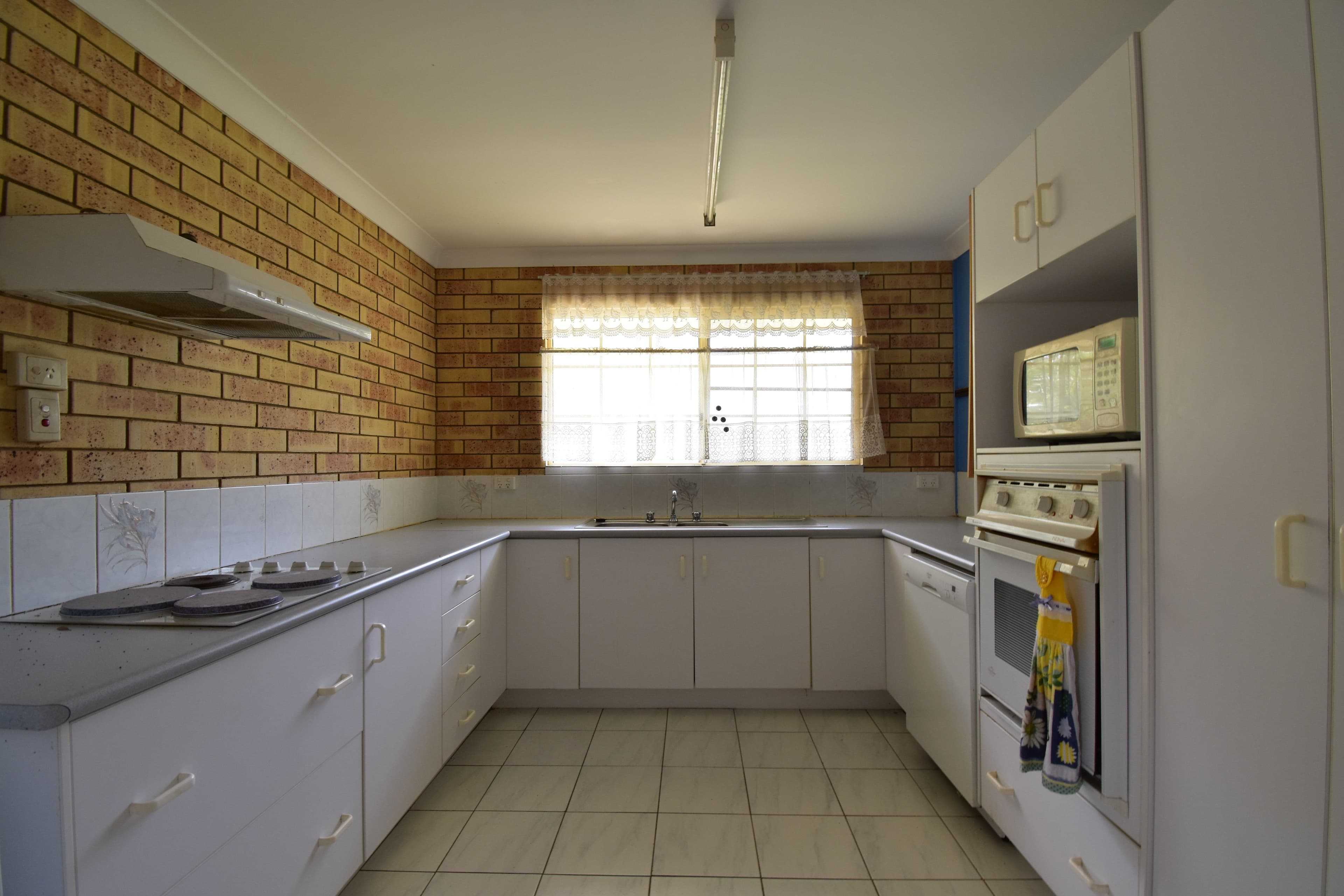 56 Beech Street, Barcaldine QLD 4725, Barcaldine - Thumbnail 2
