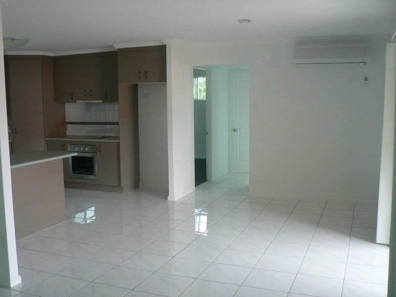 8 Richard Street, BOYNE ISLAND QLD 4680, Boyne Island - Thumbnail 4