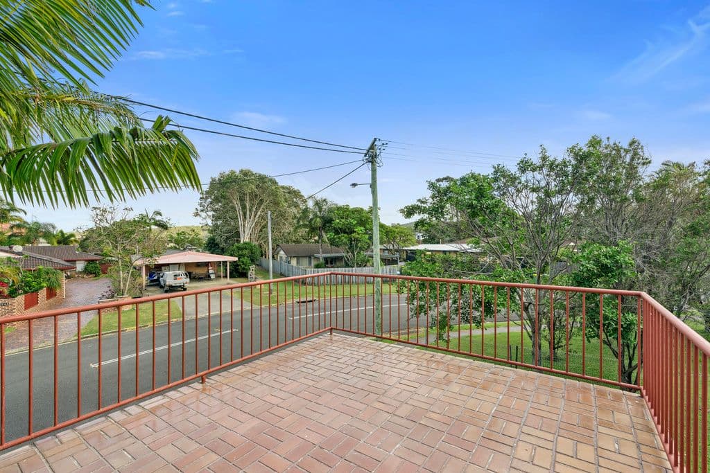 29 Twenty Seventh Avenue, Palm Beach QLD 4221, Palm Beach - Thumbnail 3