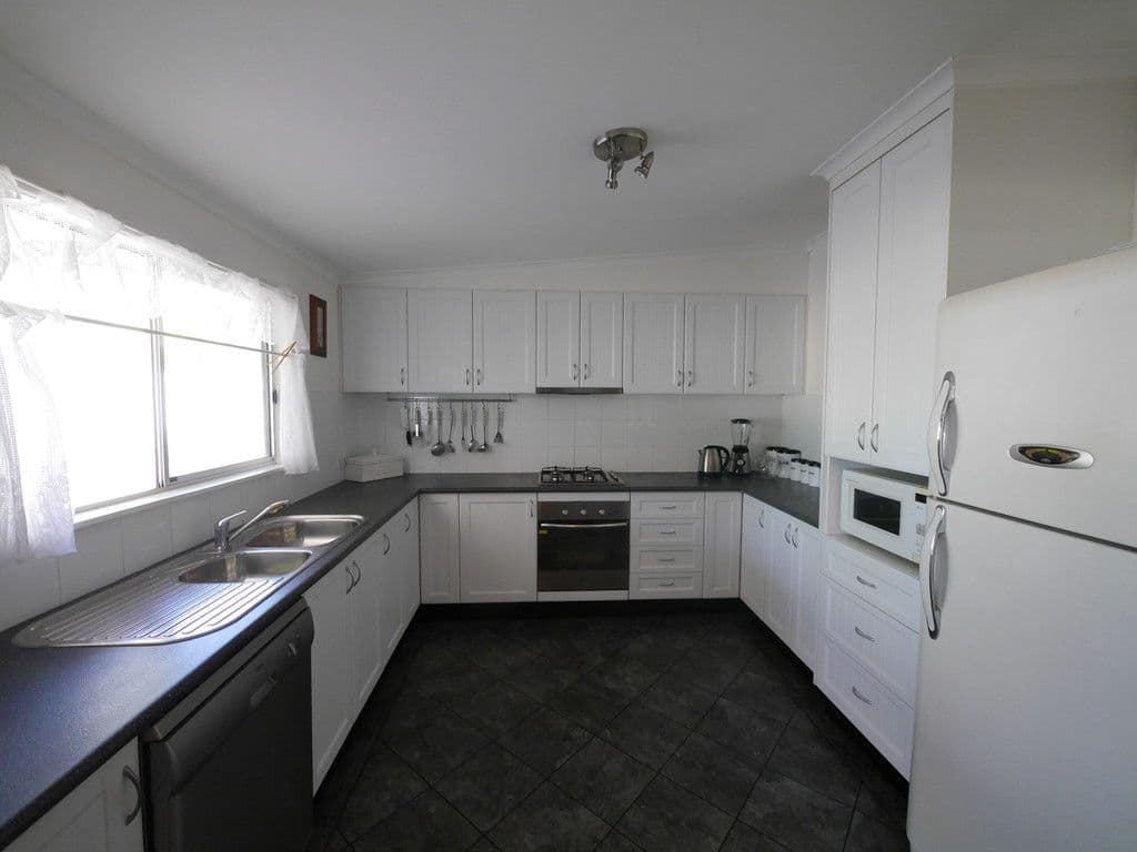21 Hood Street, Cowra - Thumbnail 2