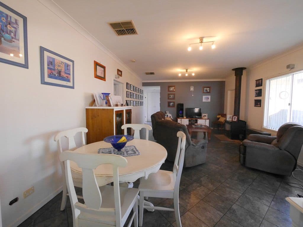 21 Hood Street, Cowra - Thumbnail 3