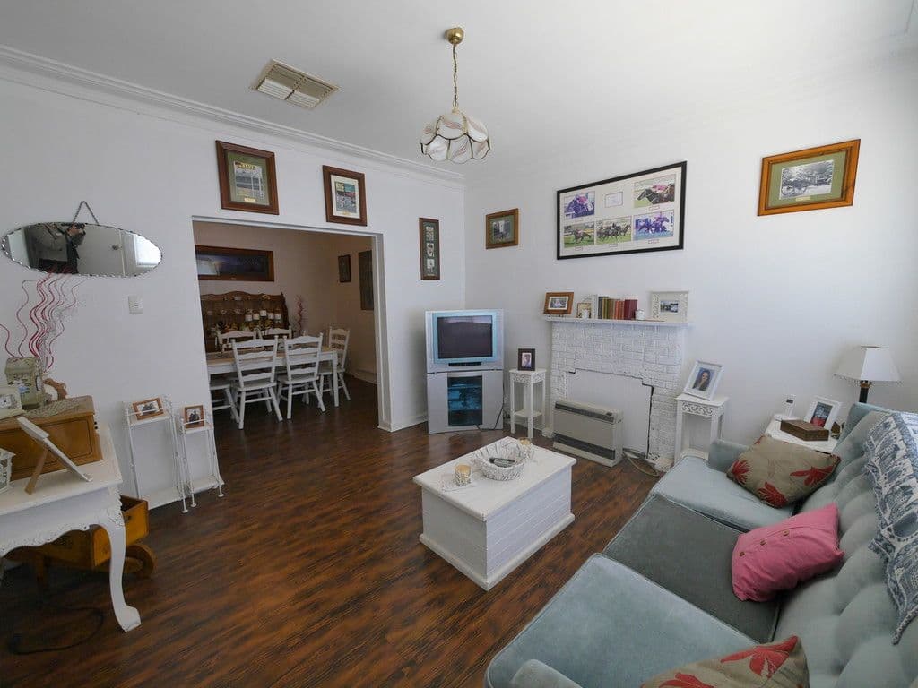21 Hood Street, Cowra - Thumbnail 4