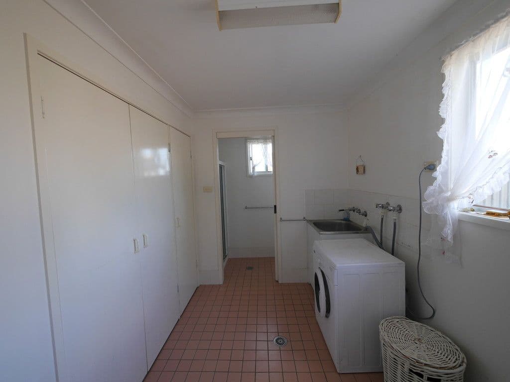 21 Hood Street, Cowra - Thumbnail 8