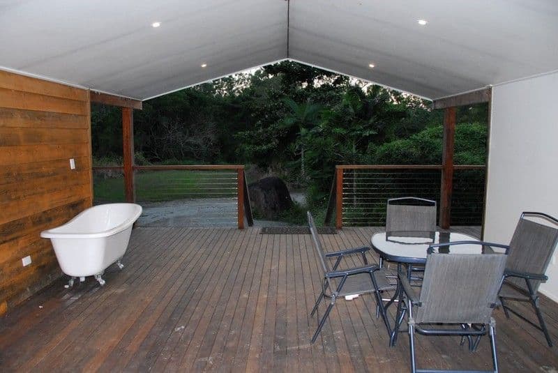 233 Paluma Road, CANNONVALE QLD 4802, Cannonvale - Thumbnail 8