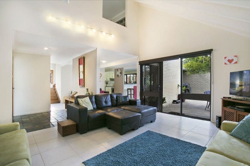 9 Staaten Street, CHAPEL HILL QLD 4069, Chapel Hill - Thumbnail 2