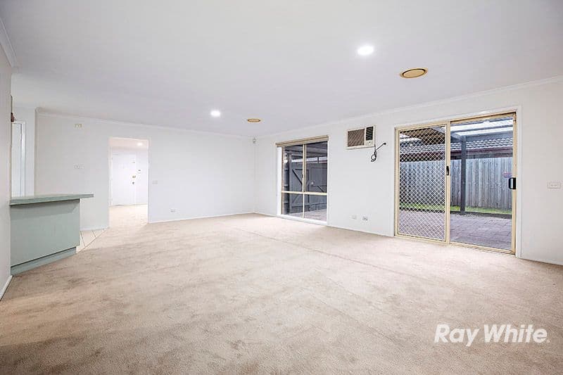71 Courtenay Avenue, Cranbourne North VIC 3977, Cranbourne North - Thumbnail 4