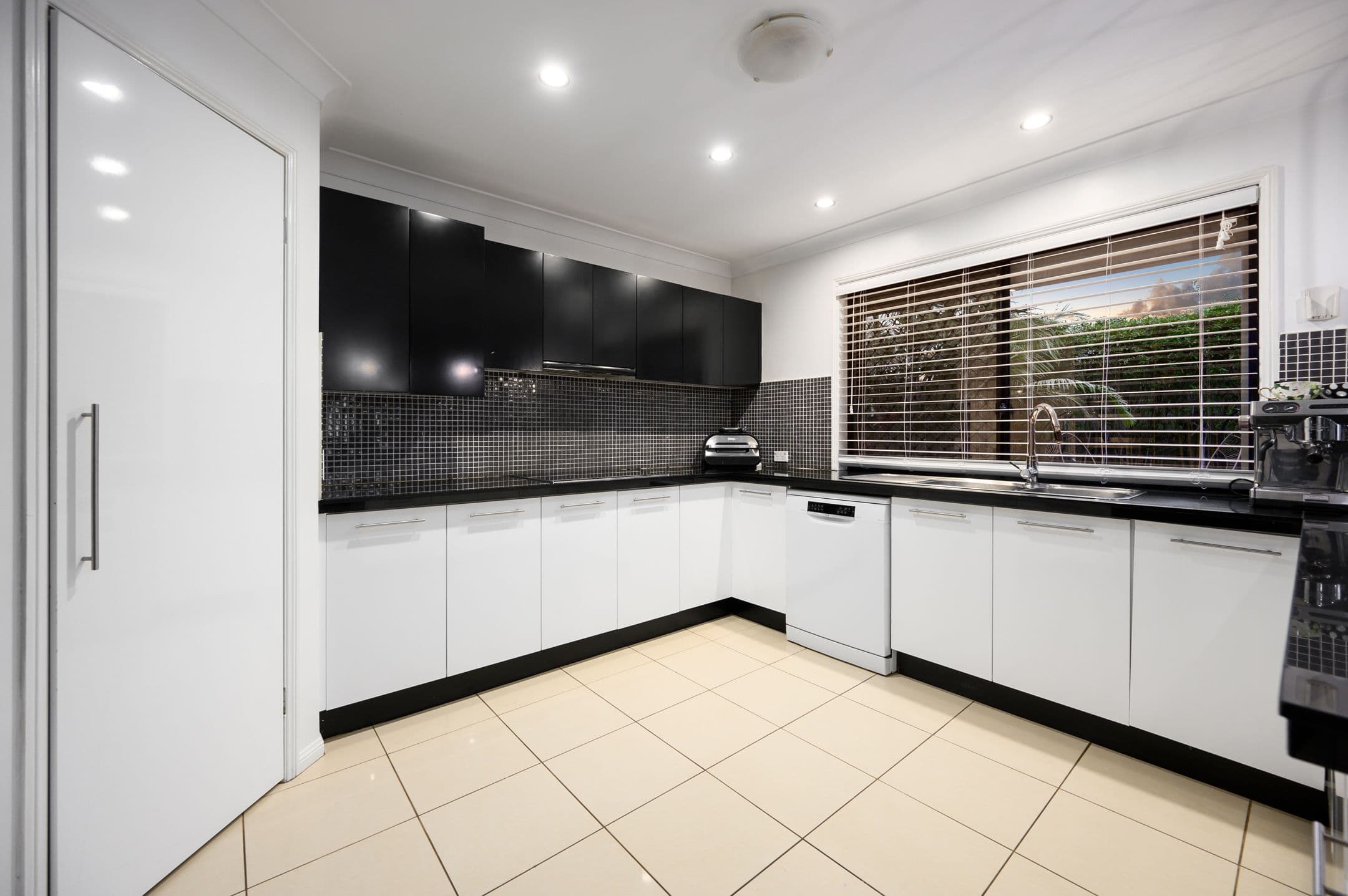 61 Audrey Avenue, Helensvale QLD 4212, Helensvale - Thumbnail 7