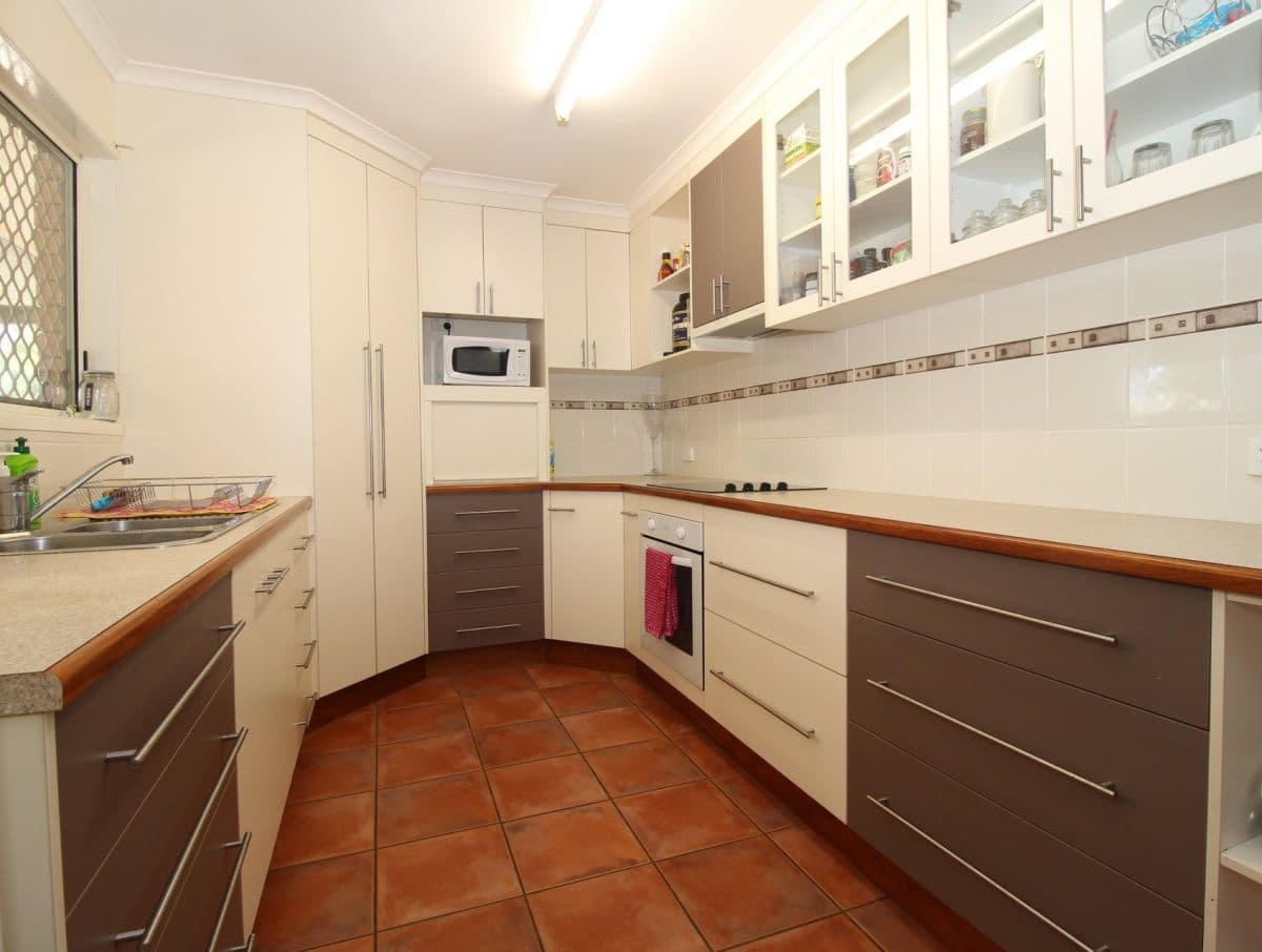 72 Gray Street, Emerald QLD 4720, Emerald - Thumbnail 2